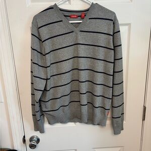 Izod Men's V-Neck Gray and Navy 100 percent cotton Striped Sweater. Large